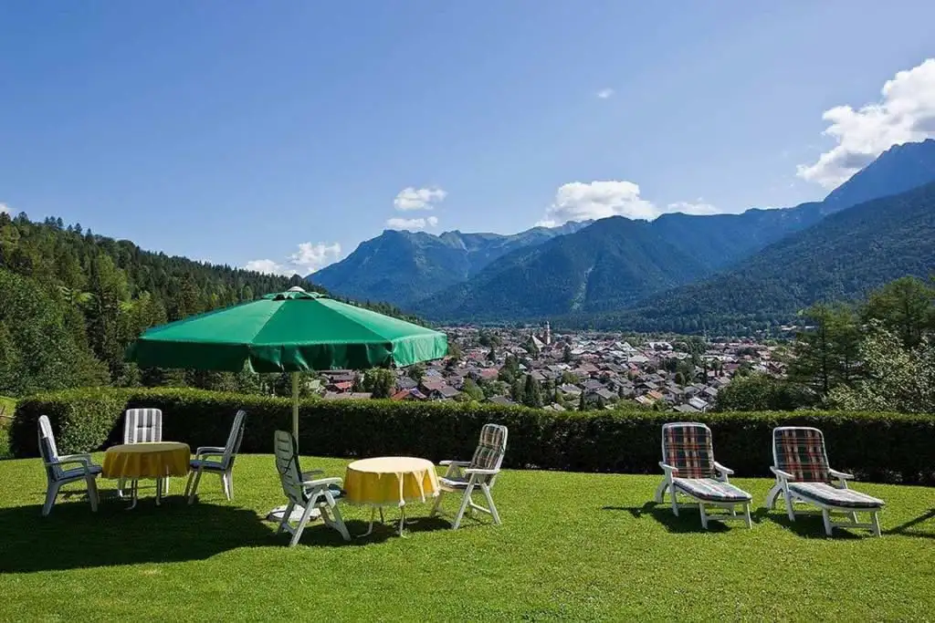 Hannelore R, Vermieterin, Ferienwohnungen in Mittenwald